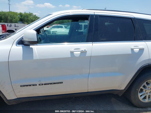 1C4RJEAG8JC399849 Jeep Grand Cherokee Laredo 4x2