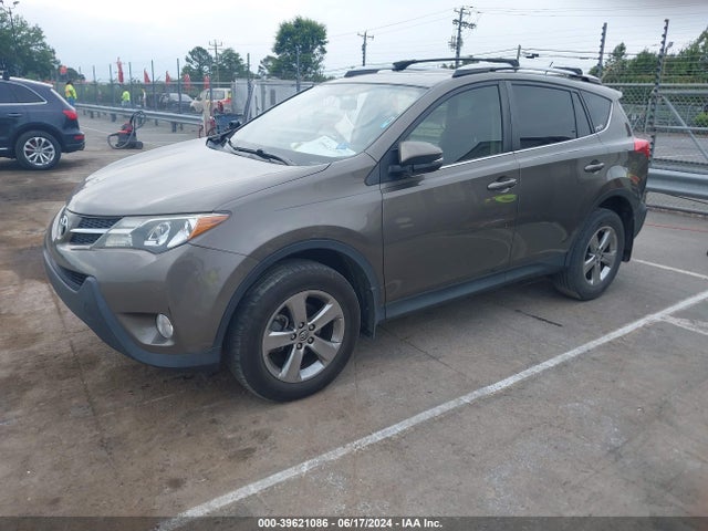 Toyota Rav4 Xle 2015 JTMWFREV2FD055696 Image 2