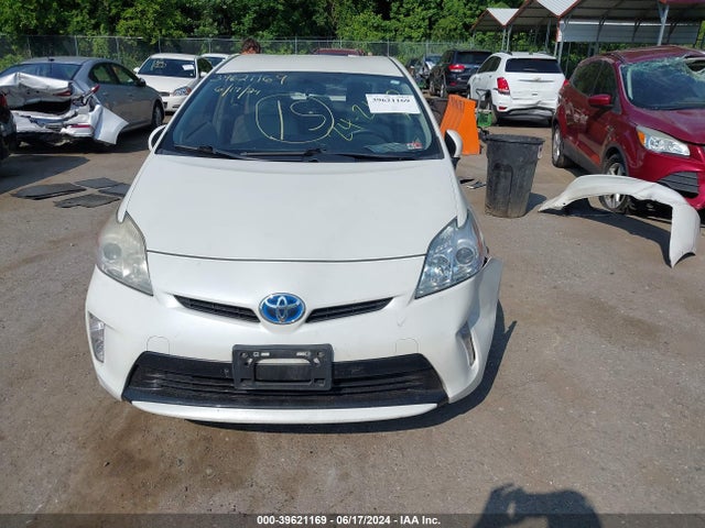 Toyota Prius Three 2014 JTDKN3DU2E1756536 Image 13