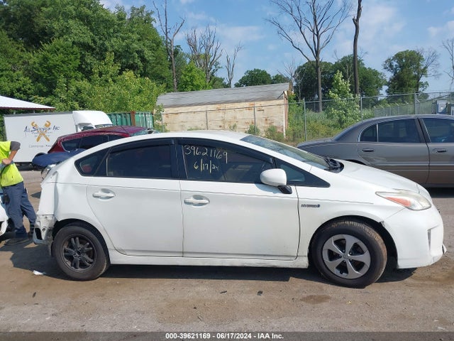 Toyota Prius Three 2014 JTDKN3DU2E1756536 Image 14