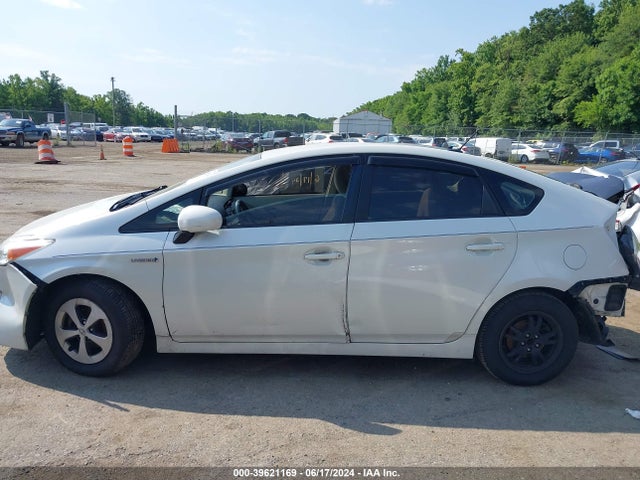Toyota Prius Three 2014 JTDKN3DU2E1756536 Image 15