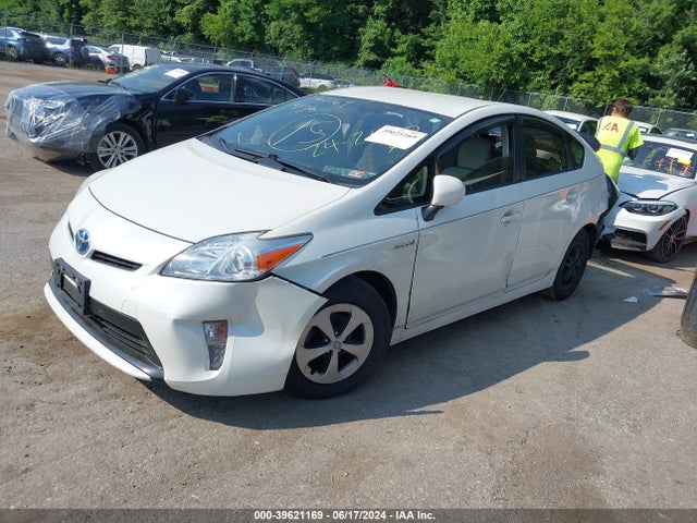Toyota Prius Three 2014 JTDKN3DU2E1756536 Image 2