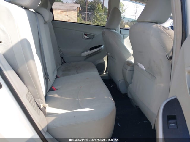 Toyota Prius Three 2014 JTDKN3DU2E1756536 Image 8