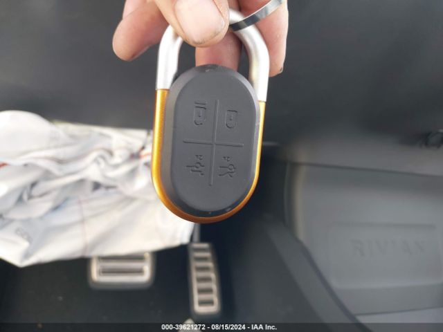 2022 RIVIAN R1T 7FCTGAAL2NN010606 Photo 10