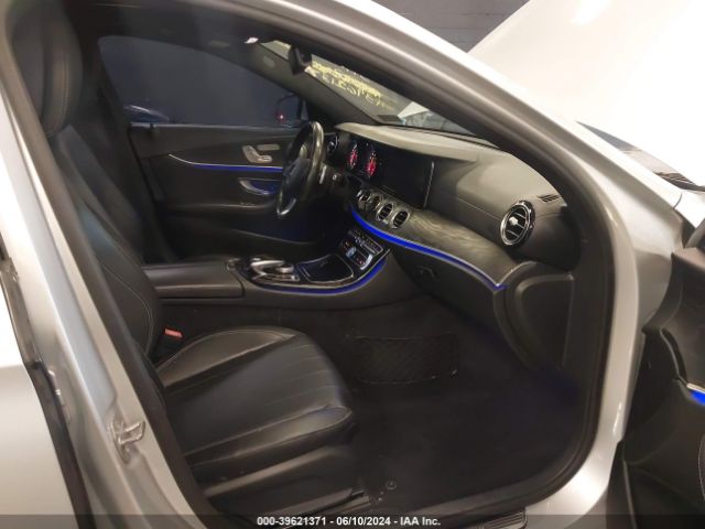 WDDZF4KB3HA212365 Mercedes-Benz E 300 4matic