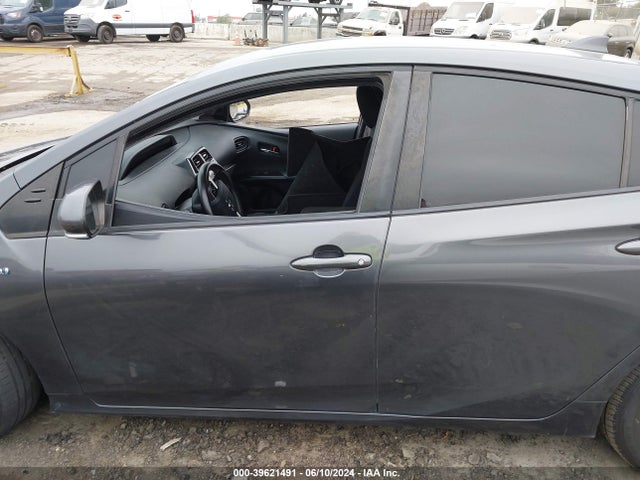 Toyota Prius Two 2016 JTDKBRFU4G3018267 Image 15