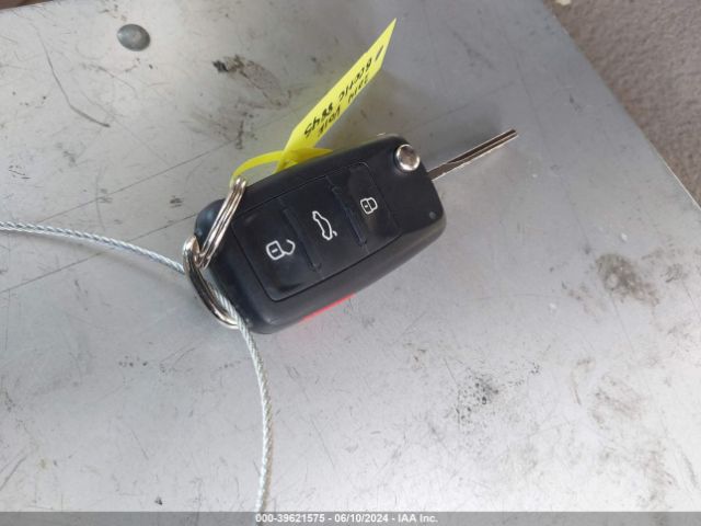 3VW517AT3EM818845 Volkswagen Beetle 1.8t