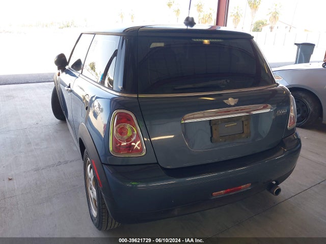 2011 MINI COOPER WMWSU3C52BT251378 Photo 2