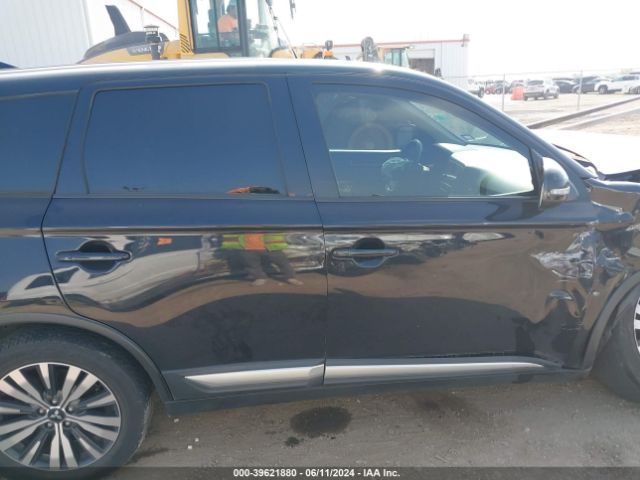 JA4AD3A38KZ043805 Mitsubishi Outlander Se