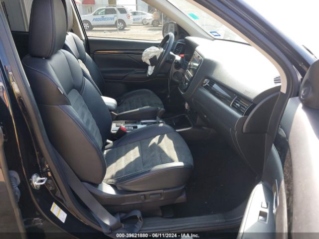 JA4AD3A38KZ043805 Mitsubishi Outlander Se
