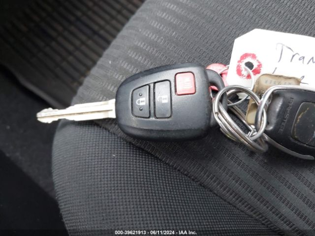 JTMBFREV9JJ735572 Toyota RAV4 LE