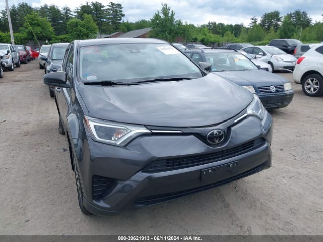 JTMBFREV9JJ735572 Toyota RAV4 LE