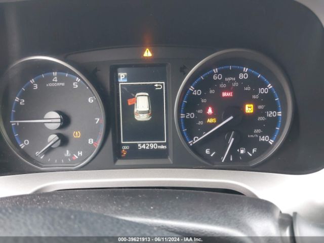 JTMBFREV9JJ735572 Toyota RAV4 LE