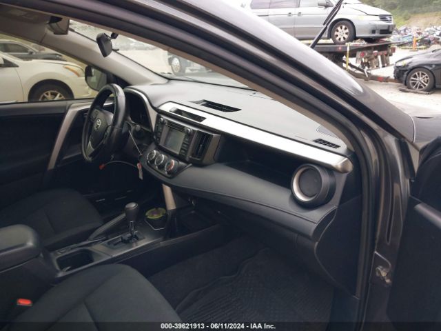 JTMBFREV9JJ735572 Toyota RAV4 LE