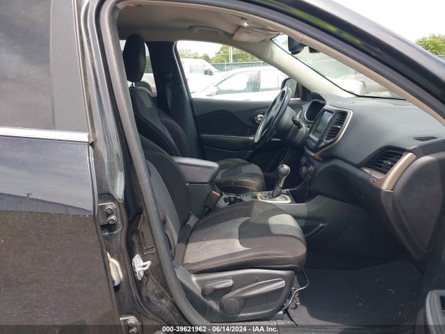 1C4PJLCB2EW300024 Jeep Cherokee Latitude