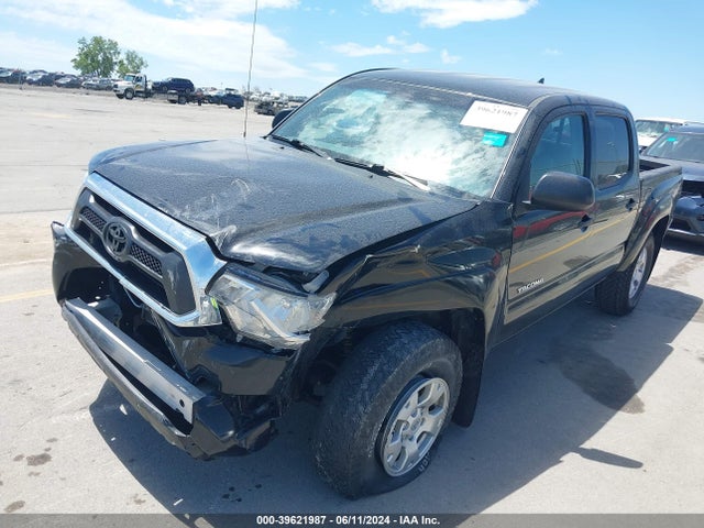Toyota Tacoma Base V6 2015 3TMLU4EN4FM177007 Image 2