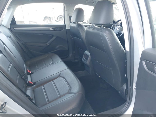 1VWDT7A30HC080773 Volkswagen Passat 1.8t R-line