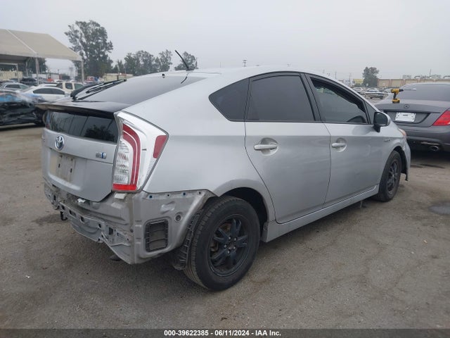 Toyota Prius Two 2015 JTDKN3DU5F0465486 Image 4