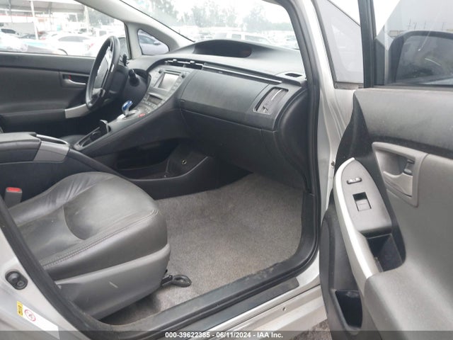 Toyota Prius Two 2015 JTDKN3DU5F0465486 Image 5
