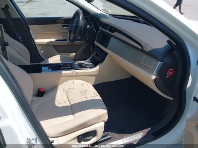 SAJBD4BV5GCY09629 Jaguar Xf 35t Premium