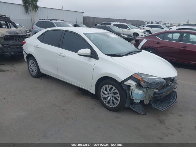 Toyota COROLLA LE 2018 5YFBURHE2JP755336 головне зображення