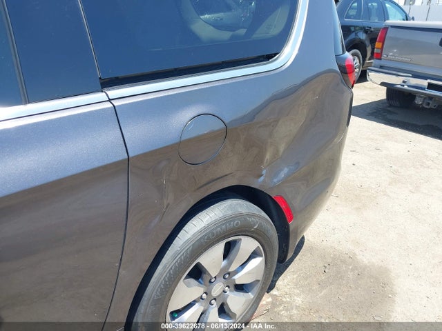 2C4RC1N76JR213701 Chrysler Pacifica Hybrid Limited