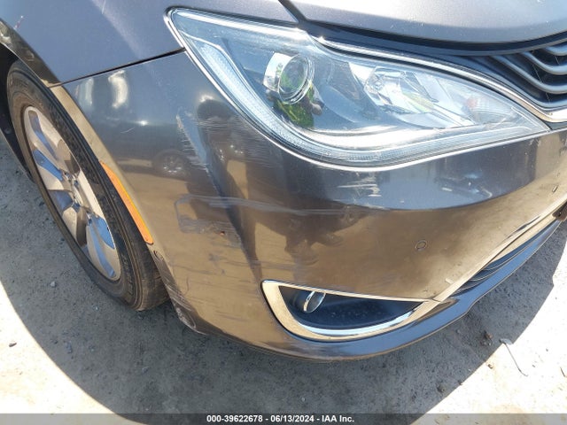 2C4RC1N76JR213701 Chrysler Pacifica Hybrid Limited
