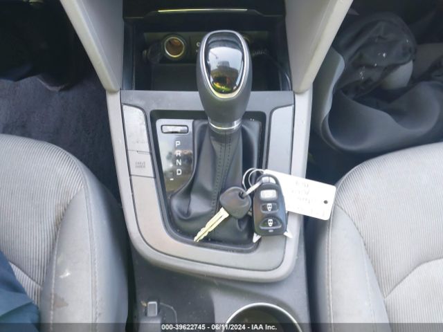 KMHD74LF6HU085916 Hyundai ELANTRA SE