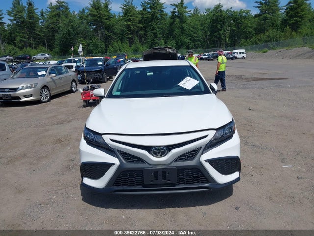 4T1G11AK6NU037275 Toyota CAMRY SE