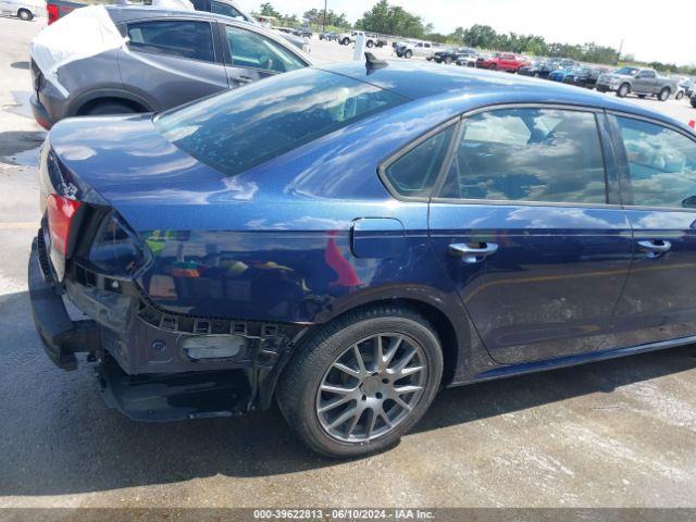 1VWAS7A3XFC035018 Volkswagen Passat 1.8t Wolfsburg Edition