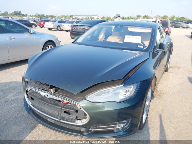 Tesla Model S P85 2014 5YJSA1H19EFP66018 Image 2