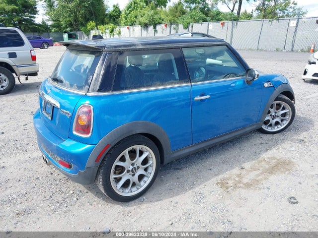 2010 MINI COOPER S WMWMF7C54ATX41183 Photo 3