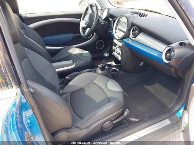 2010 MINI COOPER S WMWMF7C54ATX41183 Photo 4