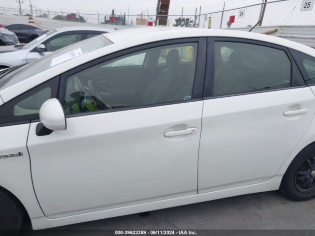 JTDKN3DUXF0455021 Toyota Prius Two