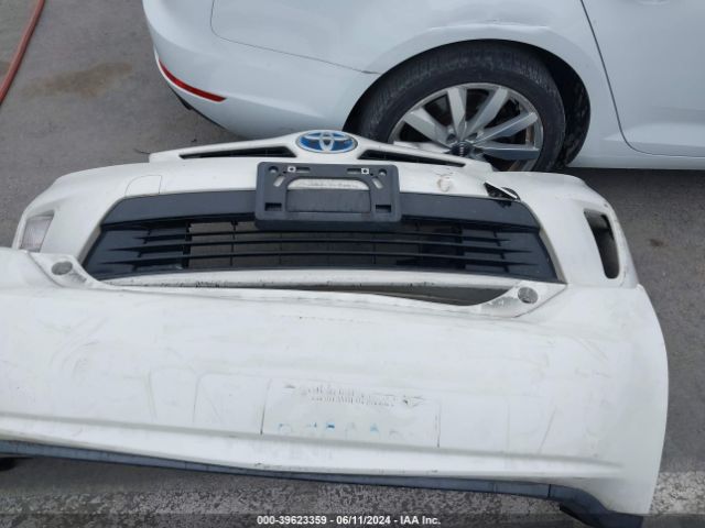 JTDKN3DUXF0455021 Toyota Prius Two