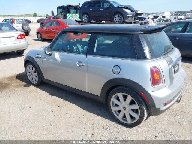 2008 MINI COOPER S WMWMF73578TV33633 Photo 2