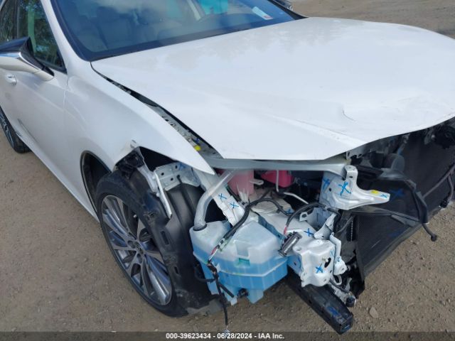 58AD21B18LU007030 Lexus ES 300H