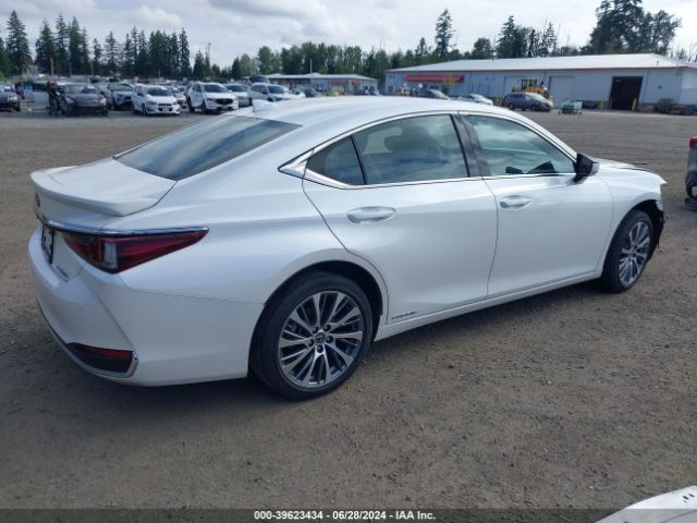 58AD21B18LU007030 Lexus ES 300H