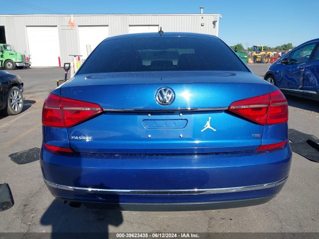 1VWAT7A30GC042073 Volkswagen Passat 1.8t S