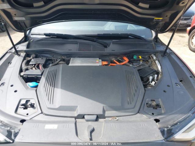 WA1VAAGE2KB007981 Audi E-tron Premium Plus