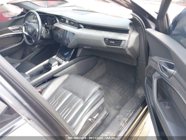 WA1VAAGE2KB007981 Audi E-tron Premium Plus