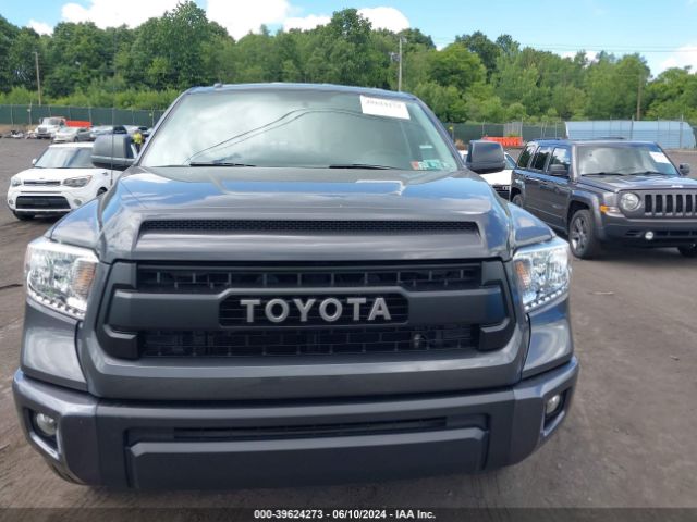 5TFUY5F15EX401520 Toyota Tundra Sr5 5.7l V8
