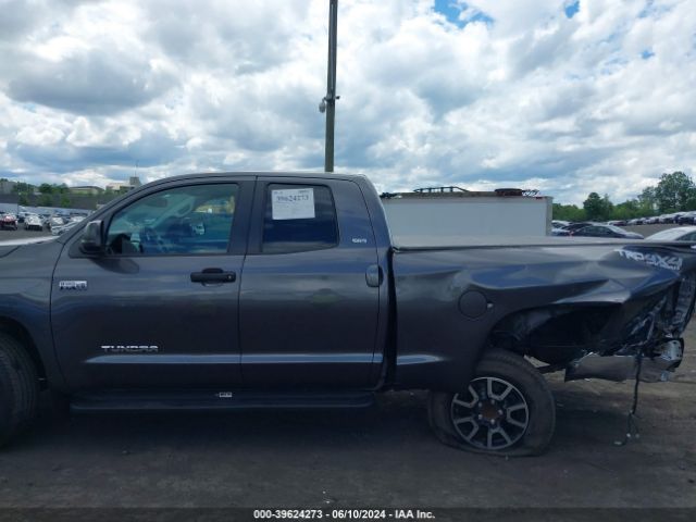 5TFUY5F15EX401520 Toyota Tundra Sr5 5.7l V8