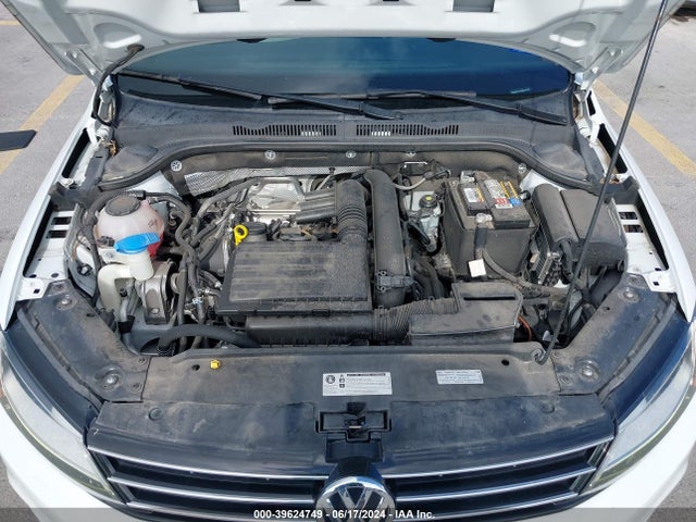 3VWDB7AJ2JM260780 Volkswagen Jetta 1.4t Se/1.4t Wolfsburg Edition