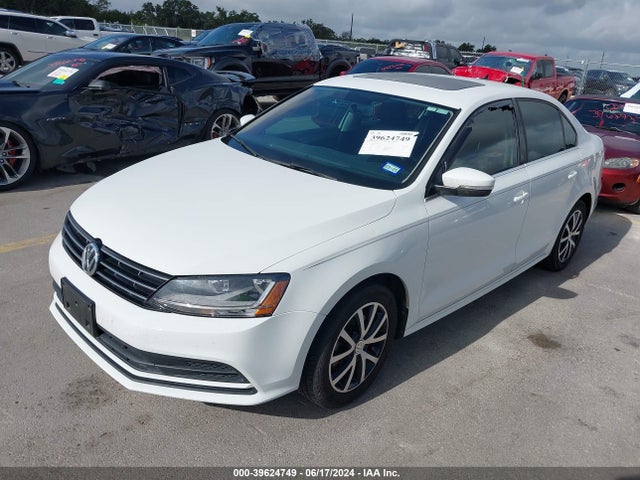 3VWDB7AJ2JM260780 Volkswagen Jetta 1.4t Se/1.4t Wolfsburg Edition