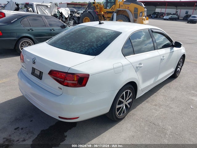 3VWDB7AJ2JM260780 Volkswagen Jetta 1.4t Se/1.4t Wolfsburg Edition