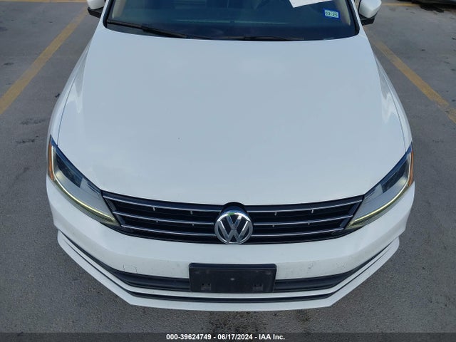 3VWDB7AJ2JM260780 Volkswagen Jetta 1.4t Se/1.4t Wolfsburg Edition