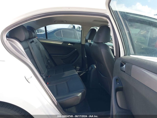 3VWDB7AJ2JM260780 Volkswagen Jetta 1.4t Se/1.4t Wolfsburg Edition