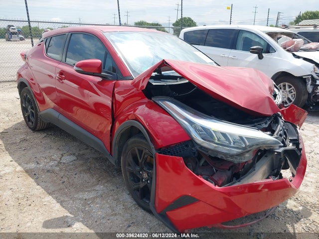 Toyota C-HR XLE 2020 NMTKHMBX6LR105497 головне зображення