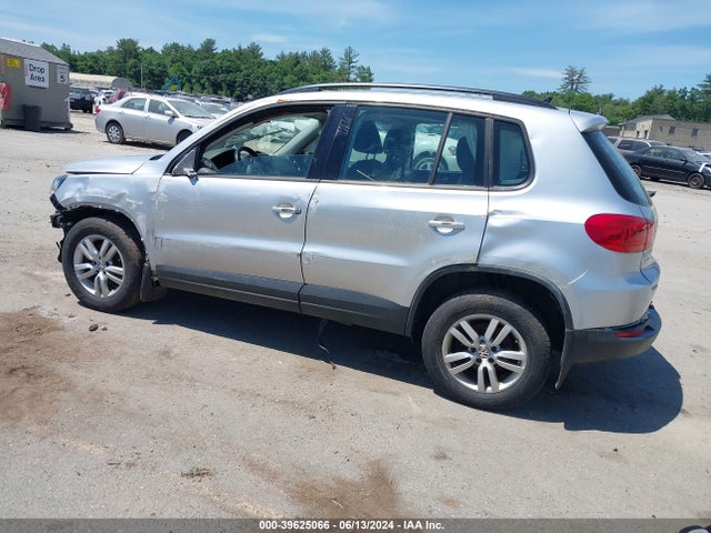 WVGBV7AX7FW501144 Volkswagen TIGUAN S